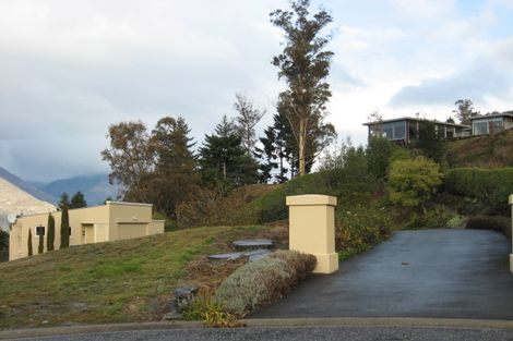 Photo of property in 6 Matau Place, Fernhill, Queenstown, 9300