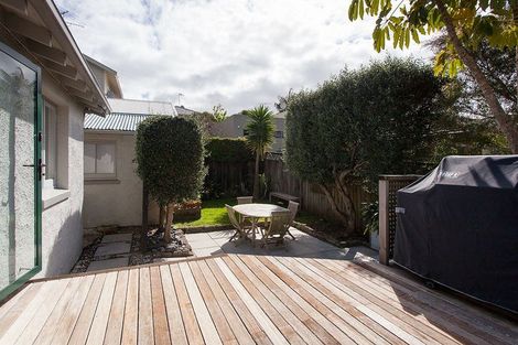 Photo of property in 4 Kowhatu Road, One Tree Hill, Auckland, 1061