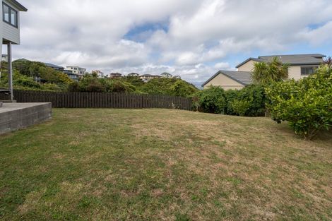 Photo of property in 7 Forbes Lane, Newlands, Wellington, 6037
