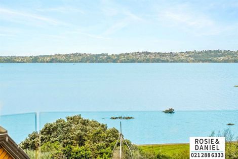 Photo of property in 122 Beach Road, Te Atatu Peninsula, Auckland, 0610