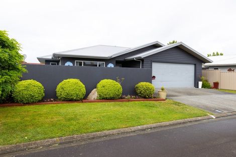 Photo of property in 4 Gregory Grove, Clive, 4102