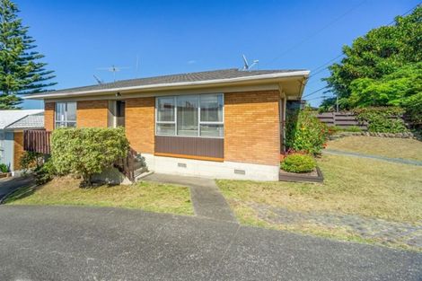 Photo of property in 1/104 Carlisle Road, Browns Bay, Auckland, 0632