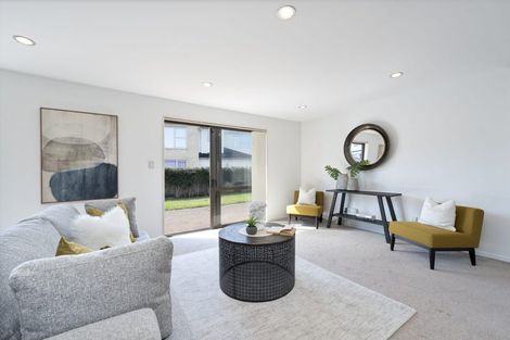 Photo of property in 33 South Kensington Way, Henderson, Auckland, 0612