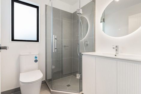 Photo of property in 1/1 Roseberry Avenue, Birkenhead, Auckland, 0626