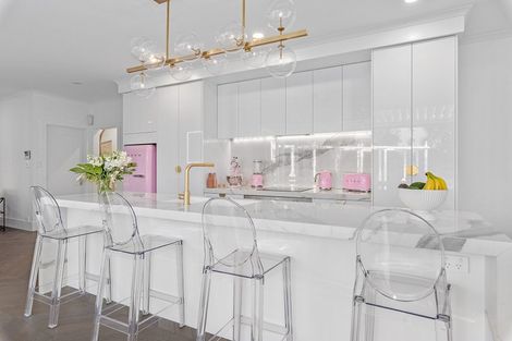 Photo of property in 1 Almond Grove, Greenhithe, Auckland, 0632