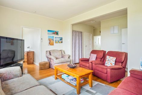 Photo of property in 38 Marine Parade, Otaki Beach, Otaki, 5512