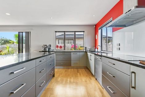 Photo of property in 30 Pine Harbour Parade, Beachlands, Auckland, 2018