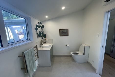 Photo of property in 60 Kauri Point Road, Laingholm, Auckland, 0604