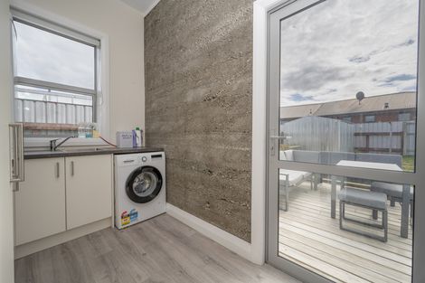 Photo of property in 22 Clutha Street, Alexandra, 9320