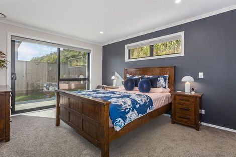 Photo of property in 14 Kaiaho Close, Aotea, Porirua, 5024