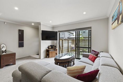 Photo of property in 19 Brindle Way, Newlands, Wellington, 6037