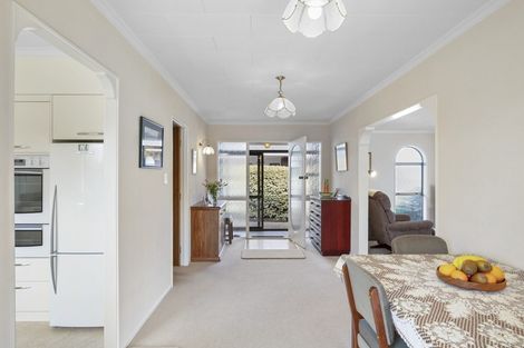 Photo of property in 1 Hunter Place, Merrilands, New Plymouth, 4312
