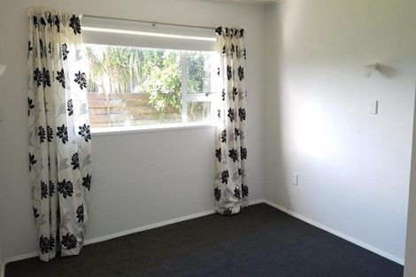 Photo of property in 2 Cypress Grove, Paraparaumu, 5032