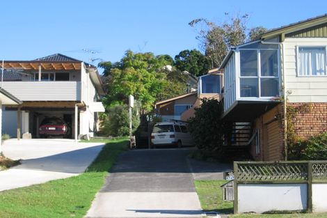 Photo of property in 1/570 Beach Road, Rothesay Bay, Auckland, 0630