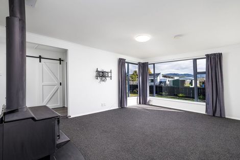 Photo of property in 1 Holmes Street, Waimate, 7924