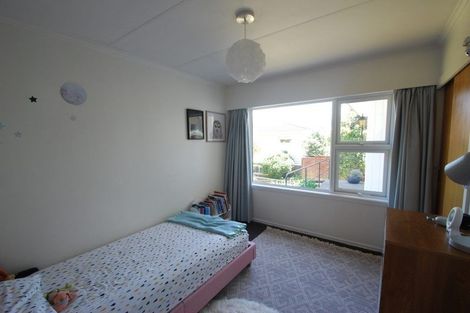 Photo of property in 109 Taylor Terrace, Tawa, Wellington, 5028