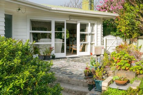 Photo of property in 9 Nimmo Avenue West, Waikanae, 5036