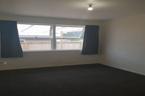 Photo of property in 6 Knox Road, Swanson, Auckland, 0612