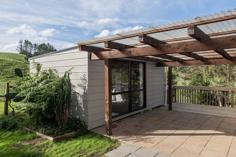 Photo of property in 307 Whananaki North Road, Opuawhanga, Hikurangi, 0181