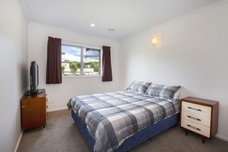 Photo of property in 3 Greenstone Place, Aotea, Porirua, 5024