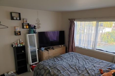 Photo of property in 5 Leiden Place, Totara Vale, Auckland, 0629
