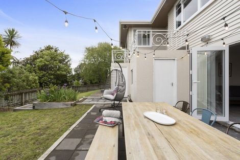 Photo of property in 1 Fairfax Terrace, Frankleigh Park, New Plymouth, 4310