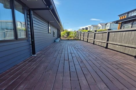 Photo of property in 38 Paparahi Place, Wainui, 0992