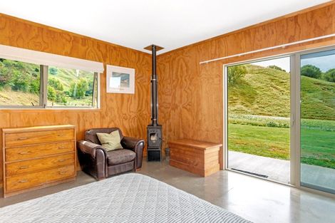 Photo of property in 1266 Wharerata Road, Muriwai, Manutuke, 4072