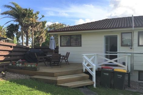 Photo of property in 20 Pahi Place, West Harbour, Auckland, 0618