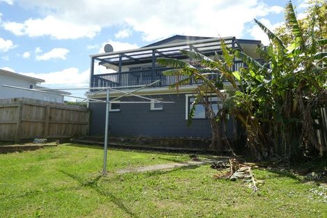 Photo of property in 81 Hobsonville Road, West Harbour, Auckland, 0618