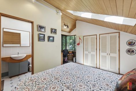 Photo of property in 14 Kingsclere Place, Goodwood Heights, Auckland, 2105