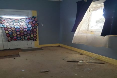 Photo of property in 52 Railway Street, Eltham, 4322