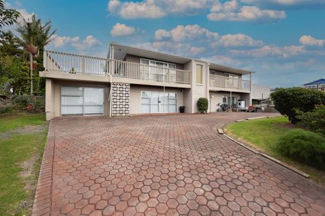 Photo of property in 2 Chelsea View Drive, Chatswood, Auckland, 0626