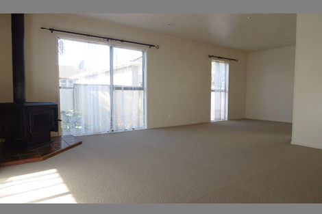 Photo of property in 8 Tyndrum Place, Highland Park, Auckland, 2010