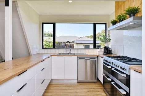 Photo of property in 33 Heyders Road, Spencerville, Christchurch, 8083