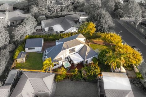 Photo of property in 16 Waipuia Place, Greenhithe, Auckland, 0632