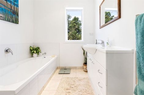 Photo of property in 14 Derwent Crescent, Titirangi, Auckland, 0604