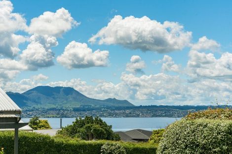 Photo of property in 11 Besley Place, Acacia Bay, Taupo, 3330