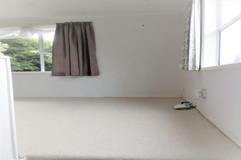 Photo of property in 1/10 Mckelvey Place, Tawa, Wellington, 5028