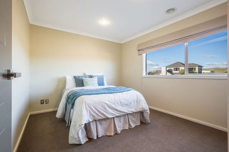 Photo of property in 4 Paparoa Crescent, Aotea, Porirua, 5024