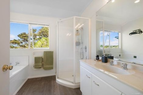 Photo of property in 1/8 Mcquoid Place, Glenfield, Auckland, 0629