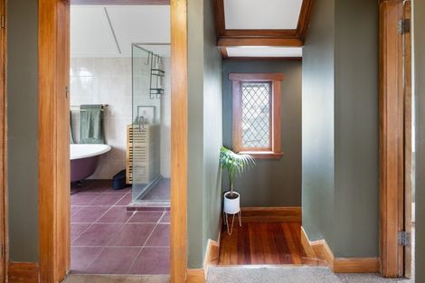 Photo of property in 69 Forest Lake Road, Forest Lake, Hamilton, 3200