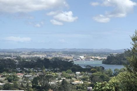 Photo of property in 2/20 Pemberton Avenue, Bayview, Auckland, 0629