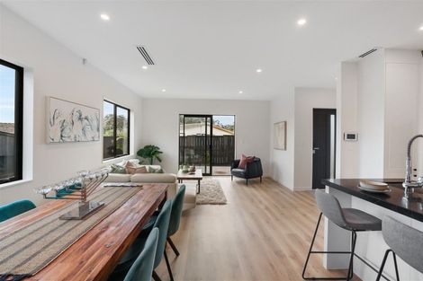 Photo of property in 5b Woodhouse Place, West Harbour, Auckland, 0618