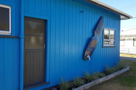 Photo of property in 11 Second Avenue, Urenui, 4377