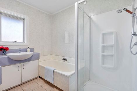 Photo of property in 17 Miles Avenue, Papatoetoe, Auckland, 2025