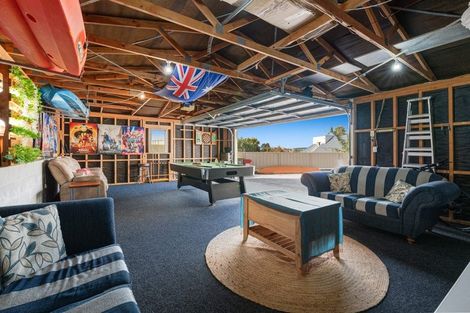 Photo of property in 18 Roseville Road, Gulf Harbour, Whangaparaoa, 0930