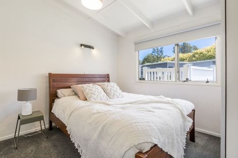 Photo of property in 5b Eagle Place, Red Beach, 0932