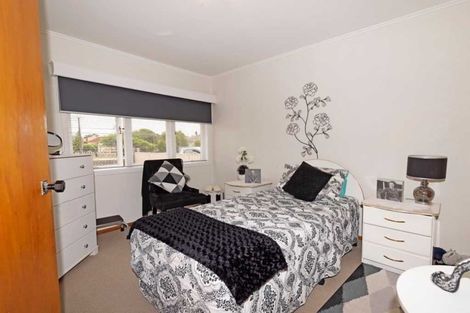 Photo of property in 38 Smythe Road, Henderson, Auckland, 0612