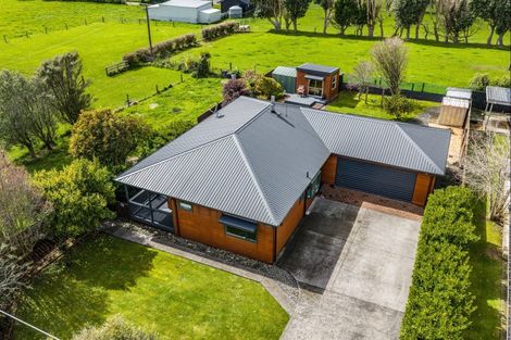 Photo of property in 537 Richmond Road, Lepperton, New Plymouth, 4373